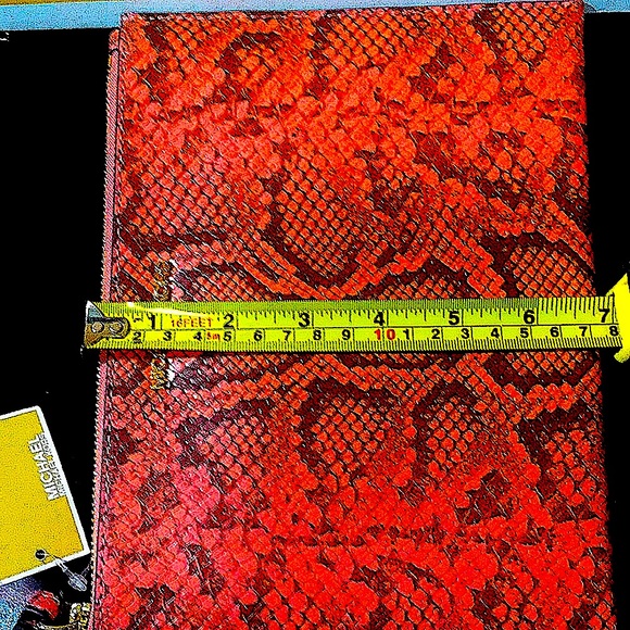 MICHAEL KORS EMBOSSED LEATHER CLUTCH WRISTLET(NWT) - Picture 10 of 10